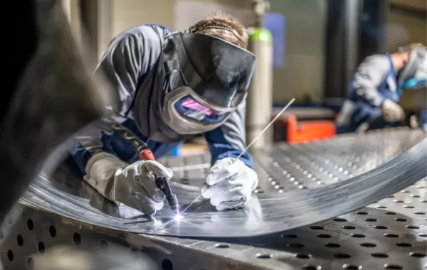 welder-welding-sheet-me